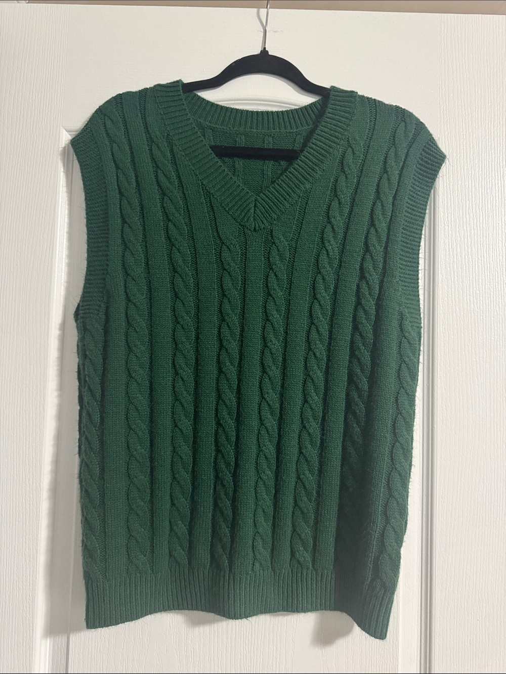 Men's Dark Green Cable-Knit V-Neck Sweater Vest